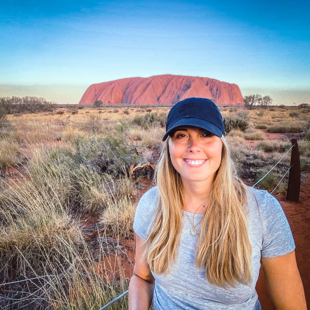 Audrey Voisine à Uluru, en Australie — experte des cartes de crédit avec Milesopedia
